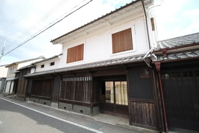 和風住宅に合う外壁塗装の色とは？落ち着いた美しさを引き出す色選びのポイント